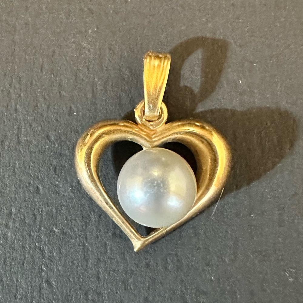 Natural pearl and 10K gold pendant